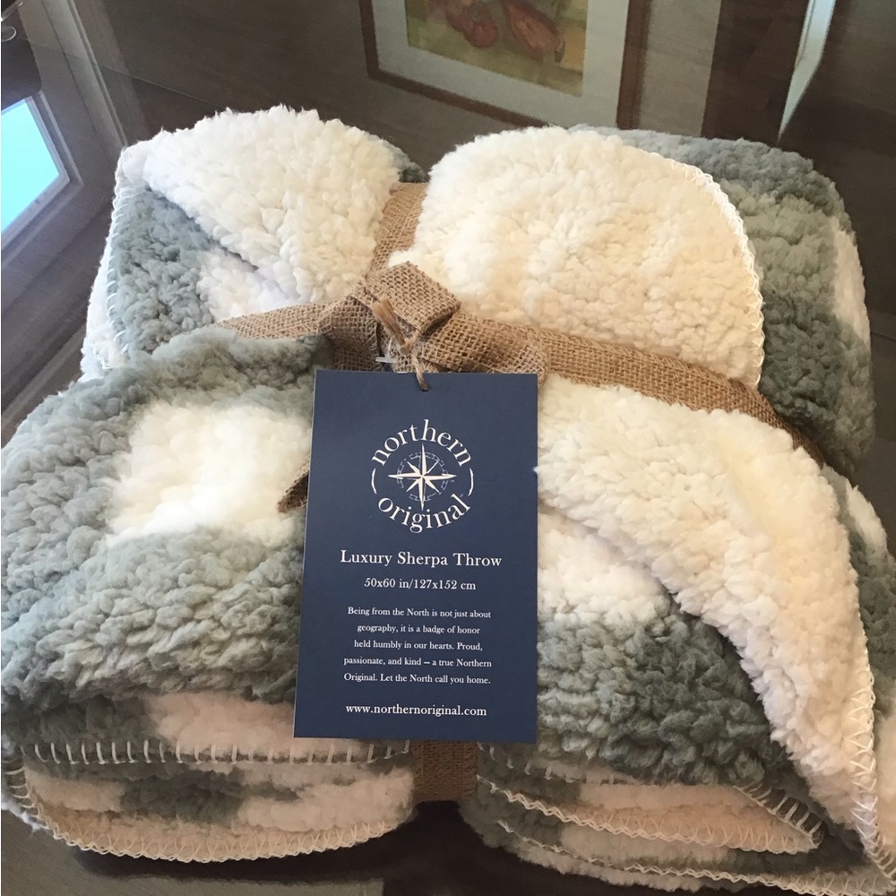Sherpa throw blanket nwt